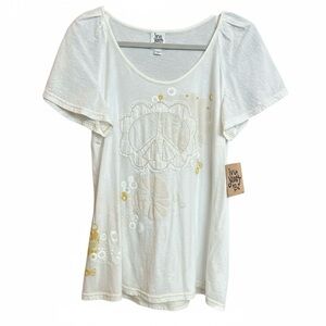 Ivy Jane Women’s Cream Peace Graphic Tee.  NWT  Size L